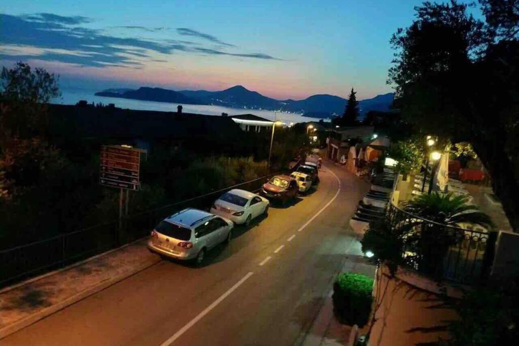 Bmv Room 2 With East Island View Sveti Stefan Bagian luar foto