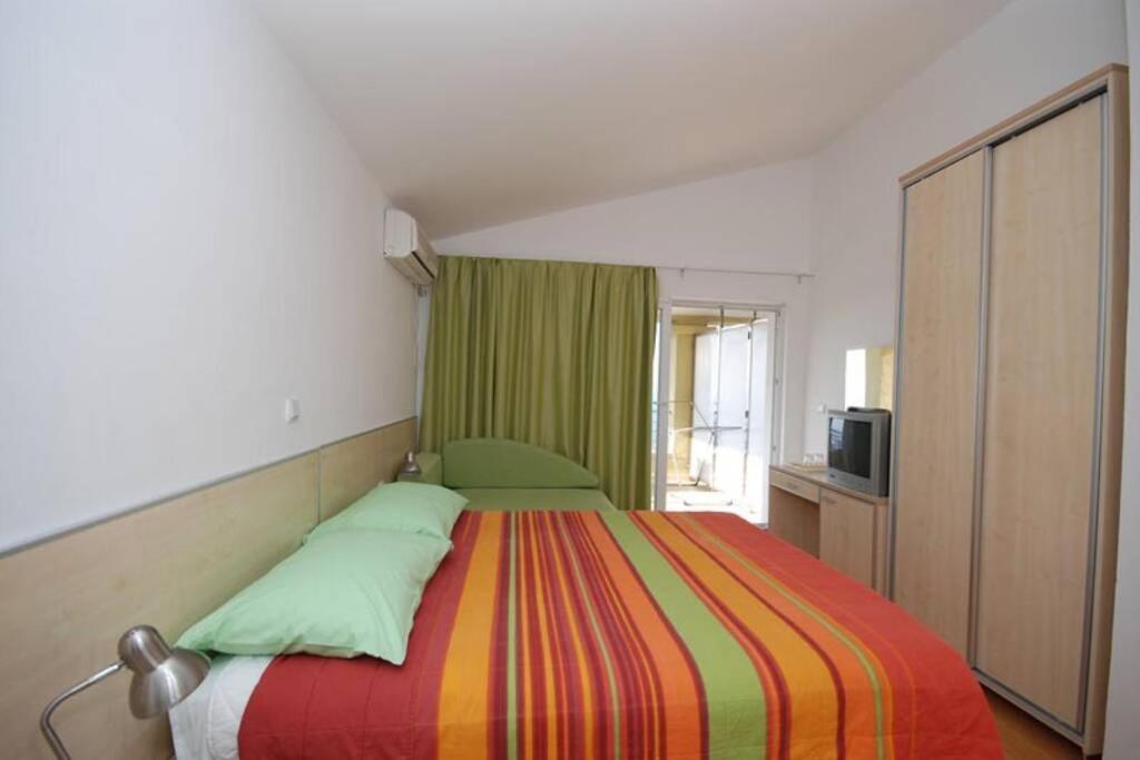 Bmv Room 2 With East Island View Sveti Stefan Bagian luar foto