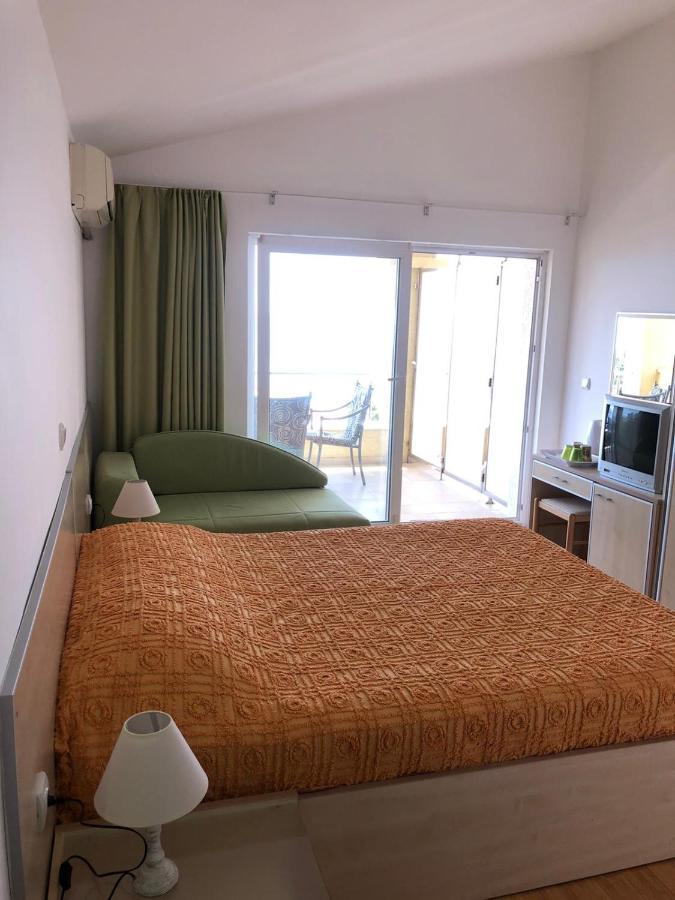 Bmv Room 2 With East Island View Sveti Stefan Bagian luar foto