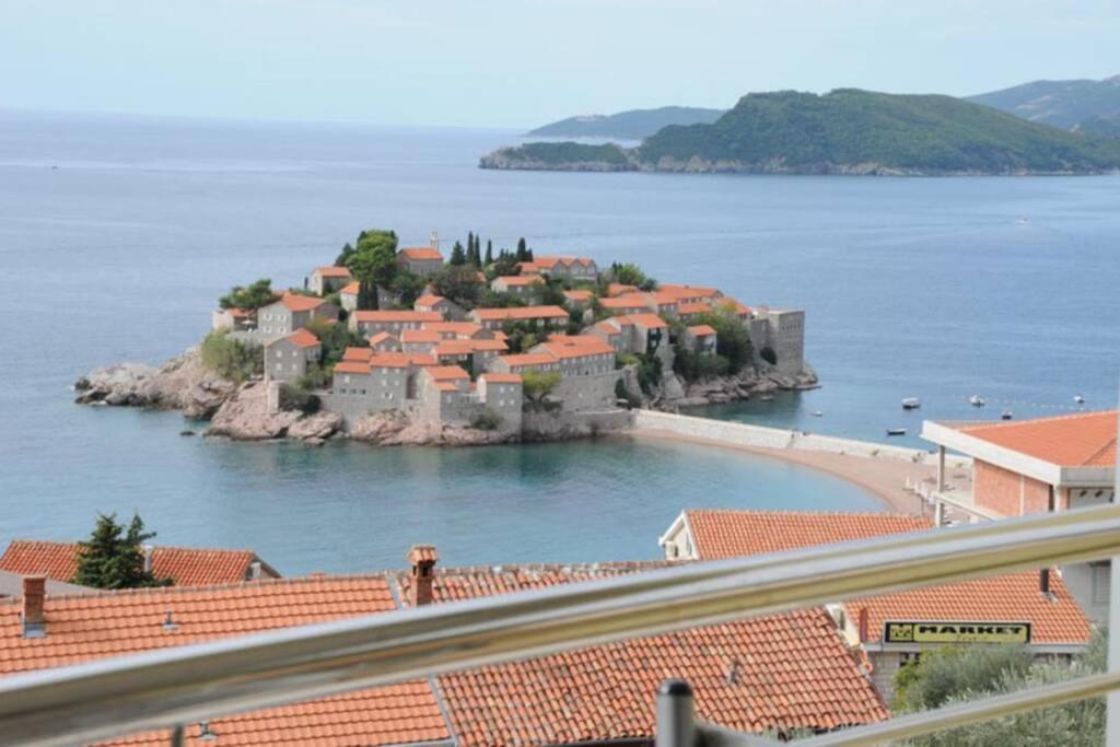 Bmv Room 2 With East Island View Sveti Stefan Bagian luar foto