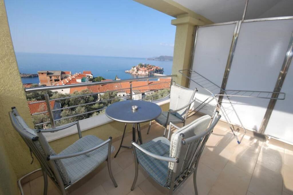Bmv Room 2 With East Island View Sveti Stefan Bagian luar foto